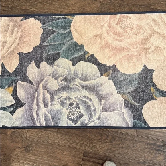 Ruggable Runner: Midnight Peony - Picture 5 of 7